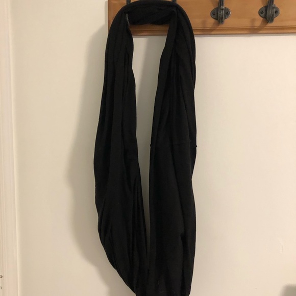 H&M Infinity Scarf - Picture 2 of 3